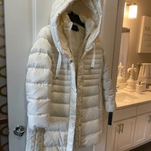 Tahari outwear, x large but fits like a large.